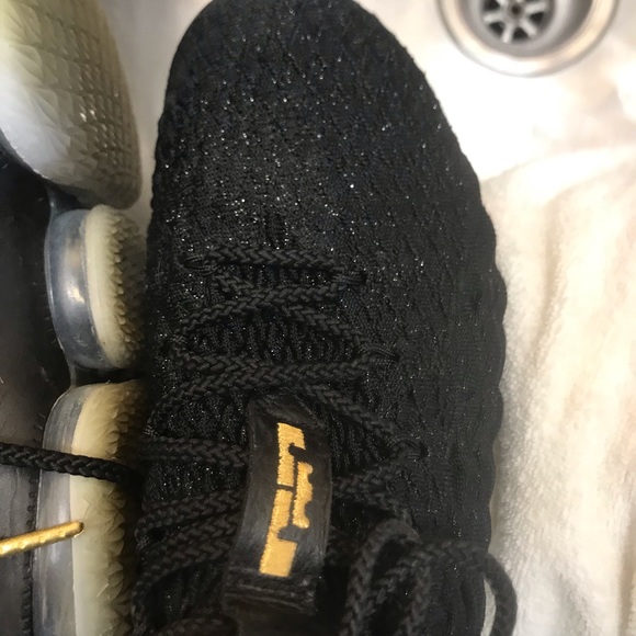 Lebron 15 limited size 8 - Picture 3 of 7